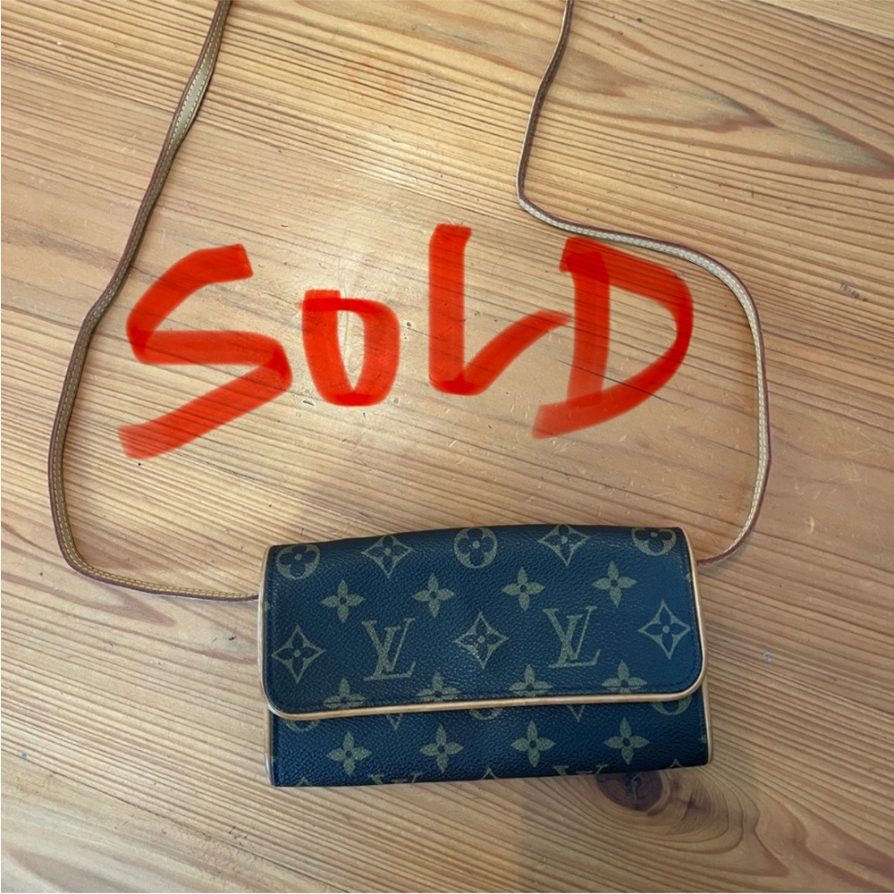 Louis Vuitton Monogram Pochette Twin